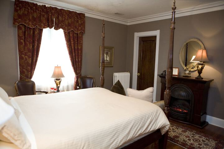 Room 22 of 65
