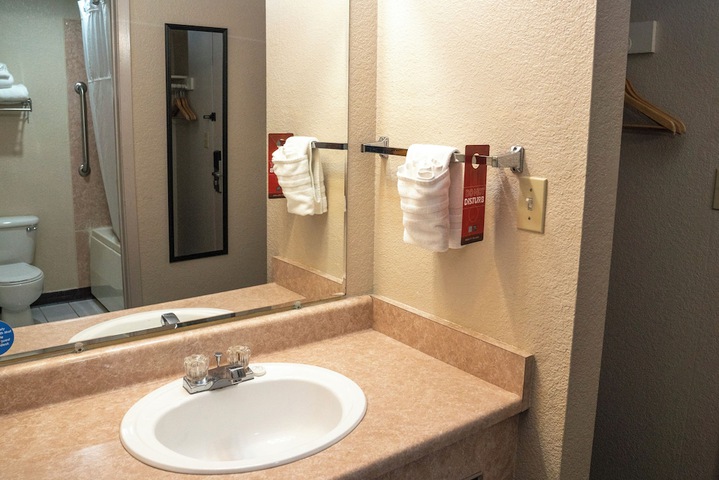 Room 21 of 37