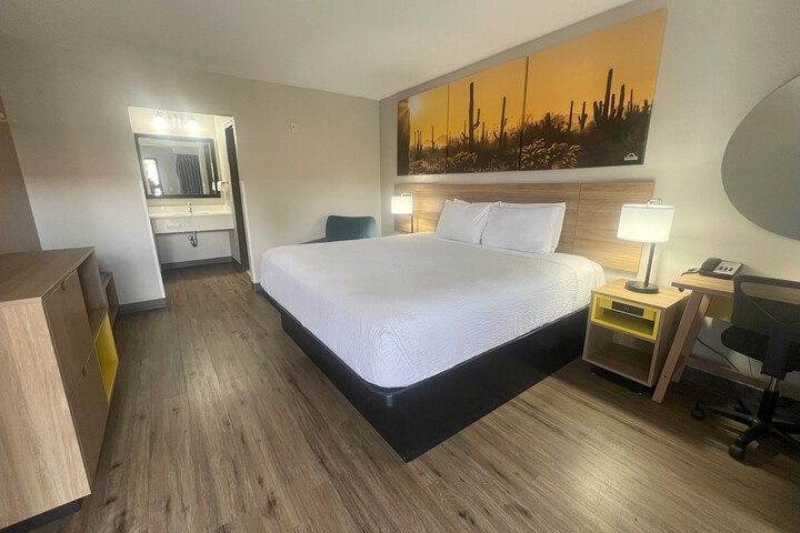 Room 18 of 28