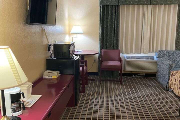 Room 8 of 18