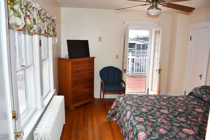 Room 43 of 65
