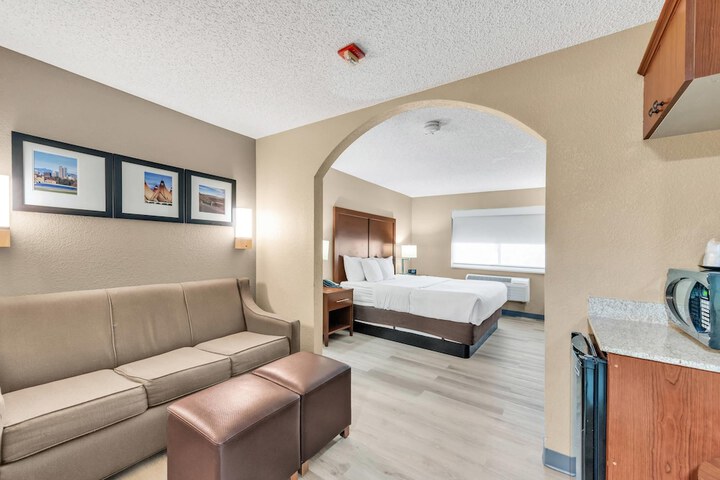 Comfort Suites Lakewood - Denver