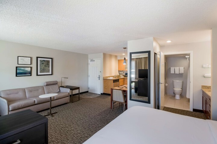 Room 17 of 36