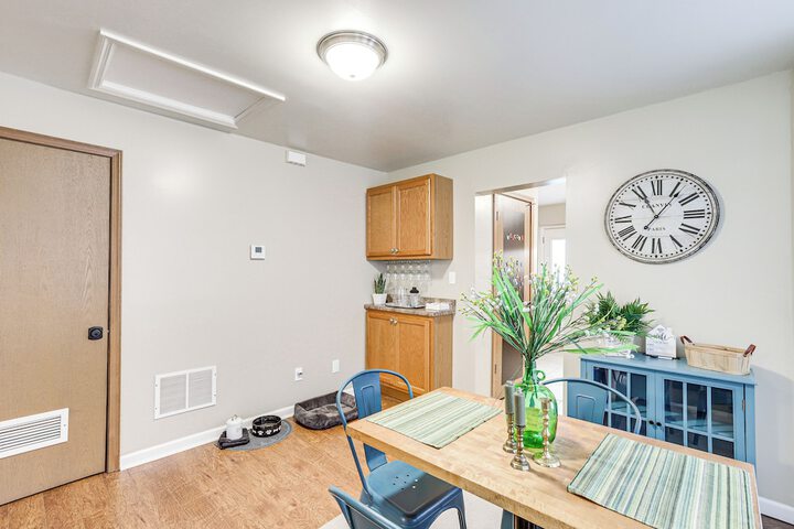 Pet-friendly Pacific Cottage Near Purina Farms!