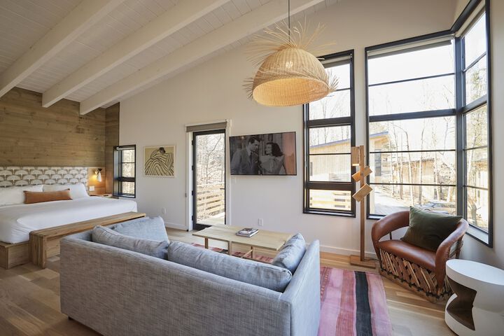 Woodstock Way Hotel