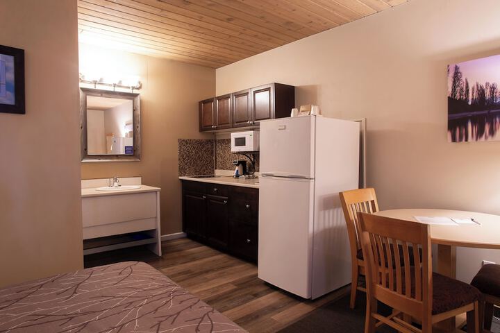 EasyStay Inn & Suites Fernie