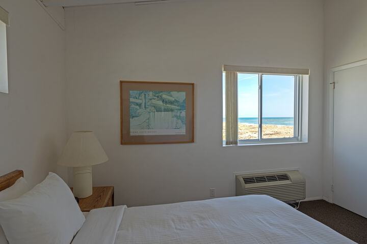 Room 65 of 173