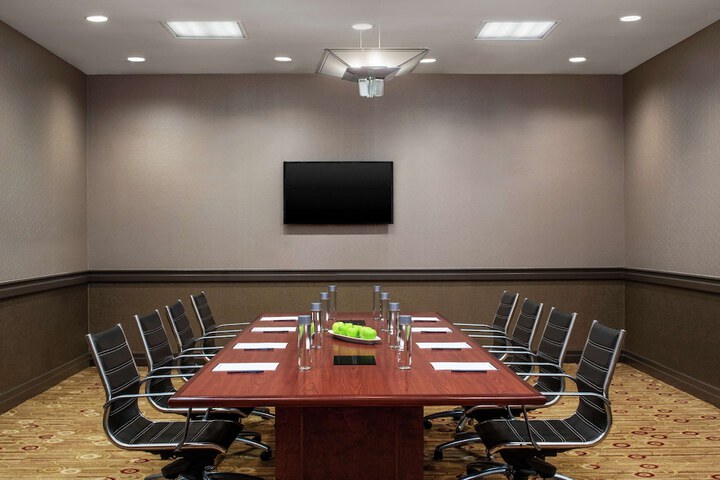 DoubleTree by Hilton Hotel Newark Airport