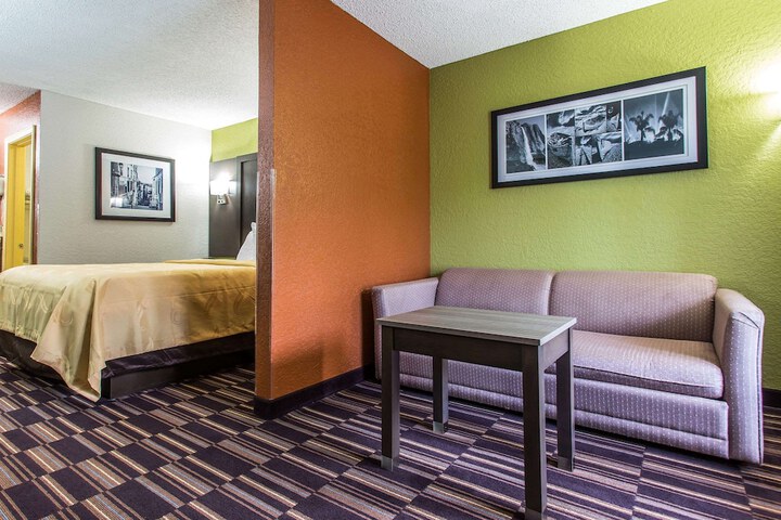 Room 12 of 28