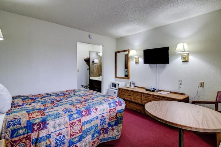 Room 20 of 33