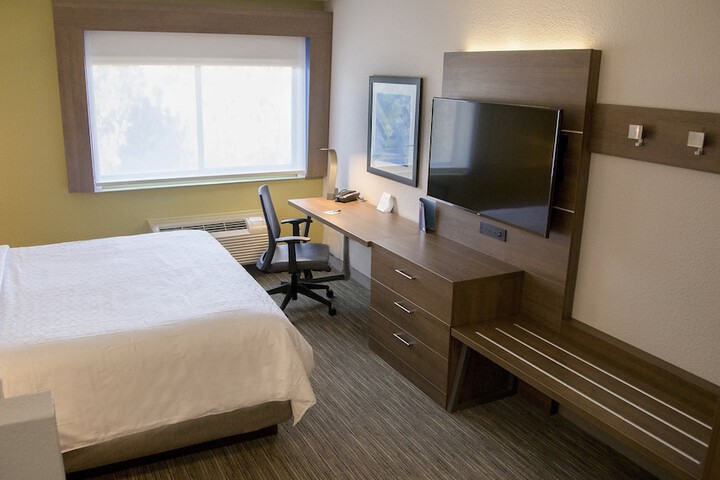 Room 53 of 77