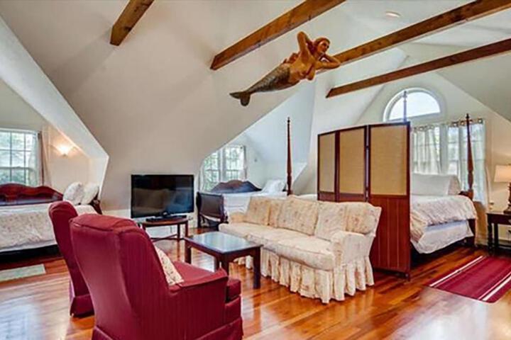 West Tisbury Inn