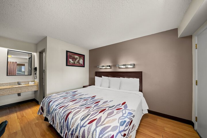 Room 15 of 33