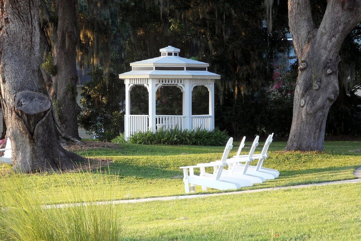Lakeside Inn
