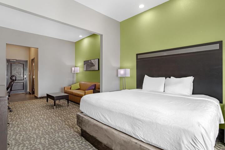 Best Western Plus Bay City Inn & Suites