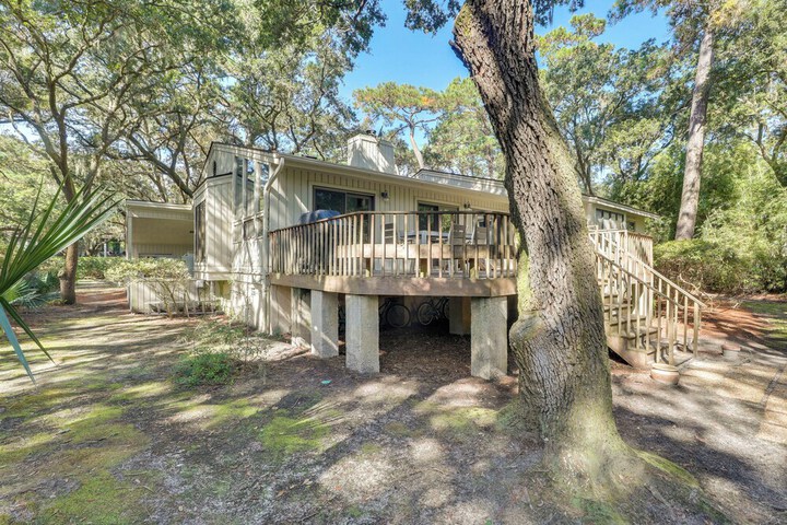 Spacious Kiawah Island Home w / Deck Walk to Beach