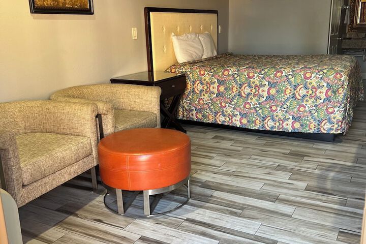 Room 8 of 14