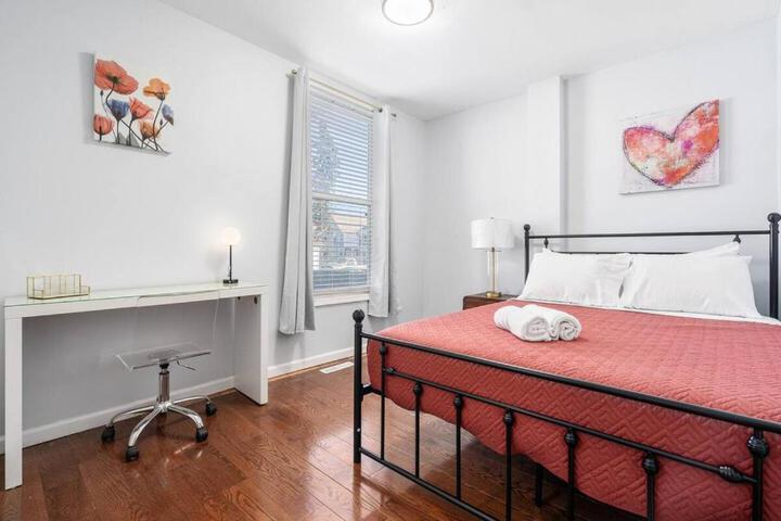 Modern 3 Bed Apt Parking W D