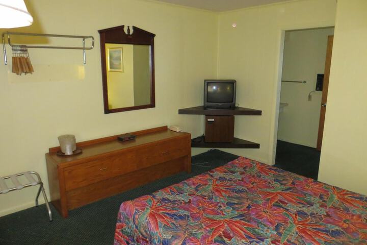 Room 10 of 38