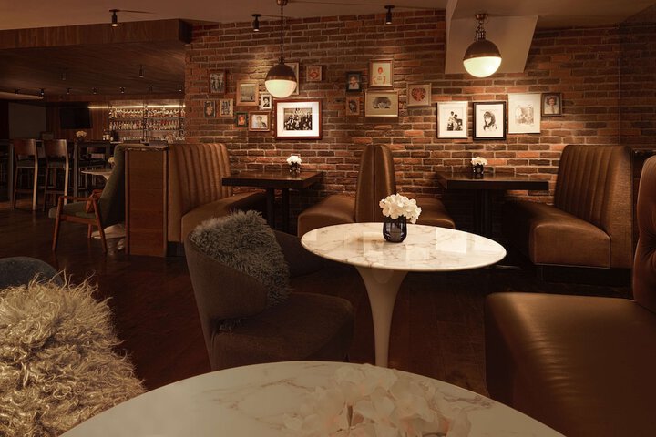 Lounge 113 of 121