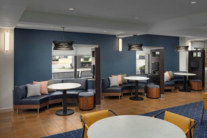 Courtyard by Marriott Chicago Midway Airport