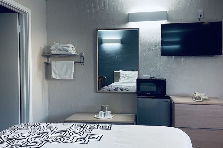 Room 30 of 37