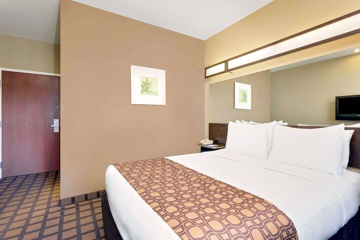 Microtel by Wyndham Perry National Fairground Area I-75