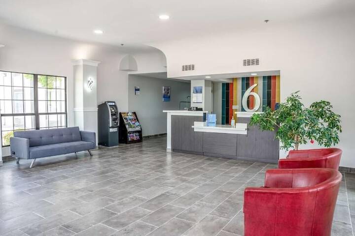 Studio 6 Claremore OK