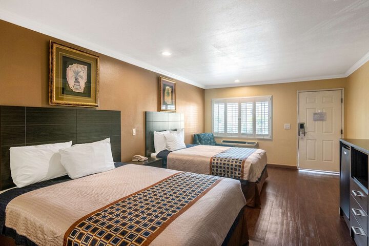 Room 14 of 30