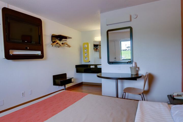 Room 25 of 33
