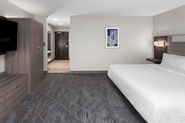 Holiday Inn Express & Suites Reedsburg - Dells Area by IHG