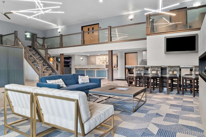 Best Western Plus Flint Airport Inn & Suites