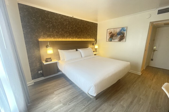 Room 14 of 43