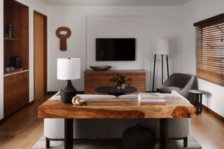 Suite 17 of 60