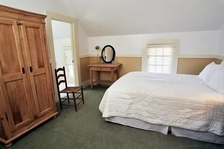 Room 15 of 32