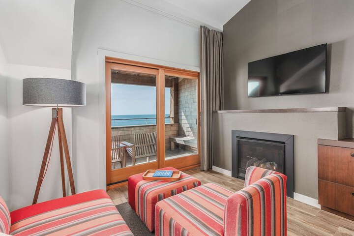 Headlands Coastal Lodge & Spa