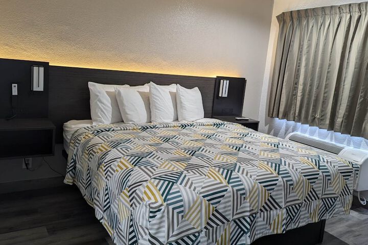 Room 28 of 30
