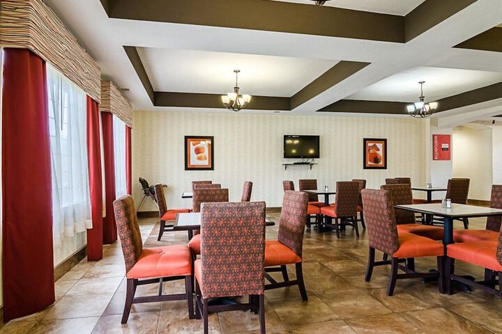 Comfort Inn & Suites Lawrence - University Area