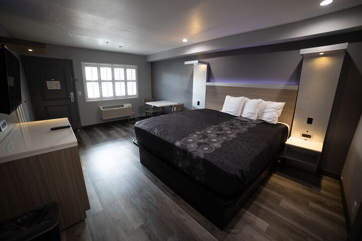 Room 18 of 73