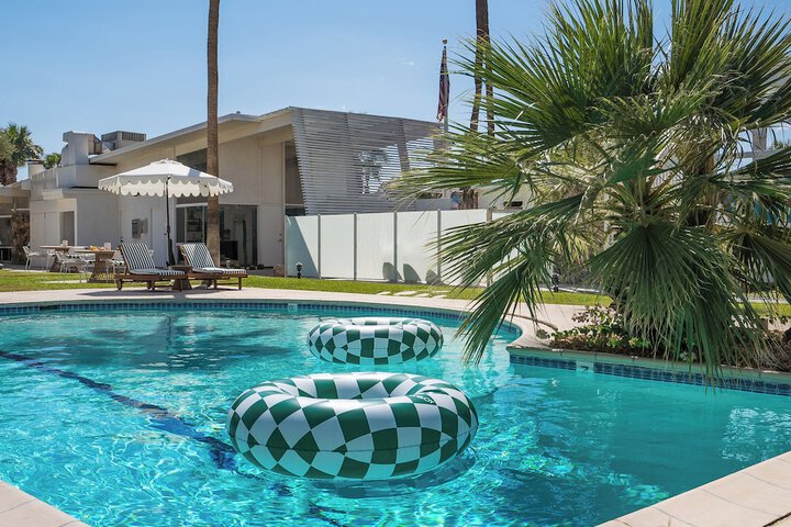 Pool 24 of 104