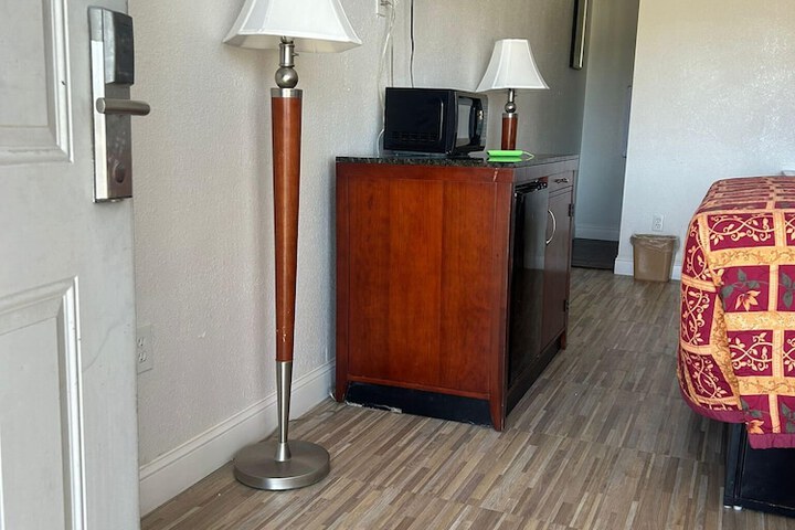 Room 35 of 65