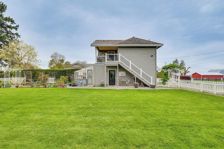 Idyllic Enumclaw Studio w / Mount Rainier Views