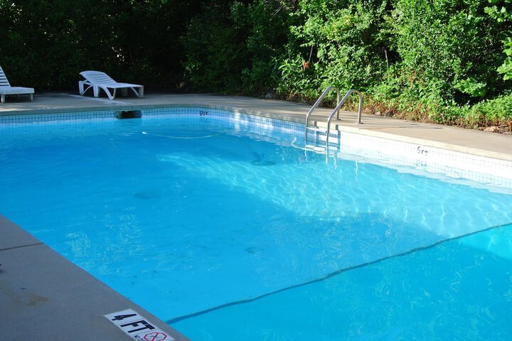 RoseWood Inn