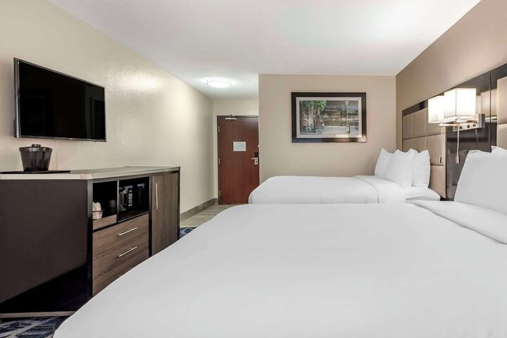 Room 11 of 28