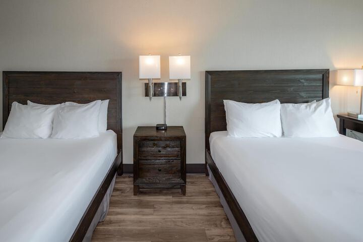 Coast Lonsdale Quay Hotel