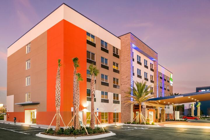 Hotel 7 of 45