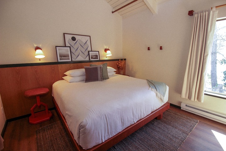 Room 40 of 64