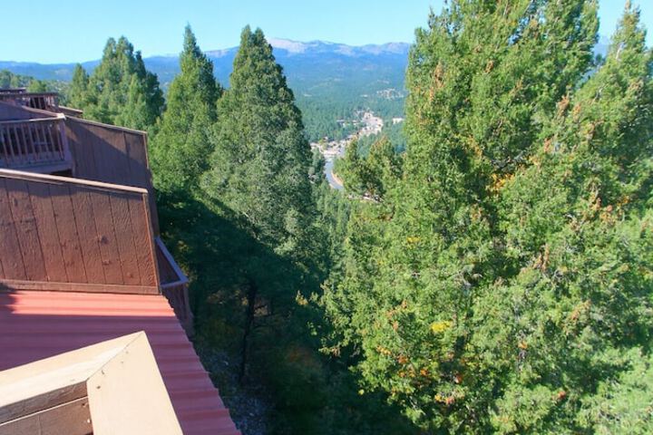 Crown Point Resort