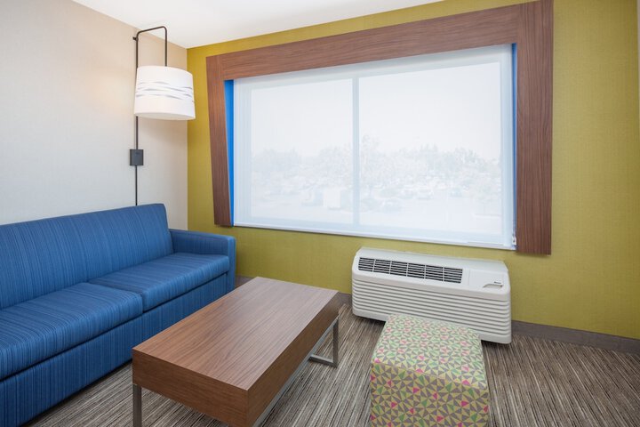 Room 34 of 53