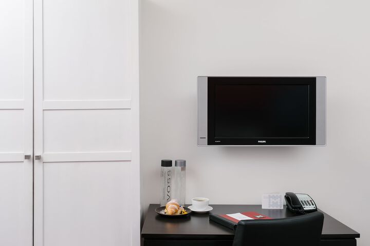 Room 16 of 32
